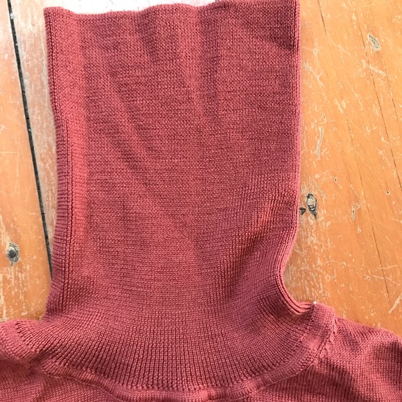 Turtle-Neck Knit Sweater - Pure Wool - Picture 5 of 8